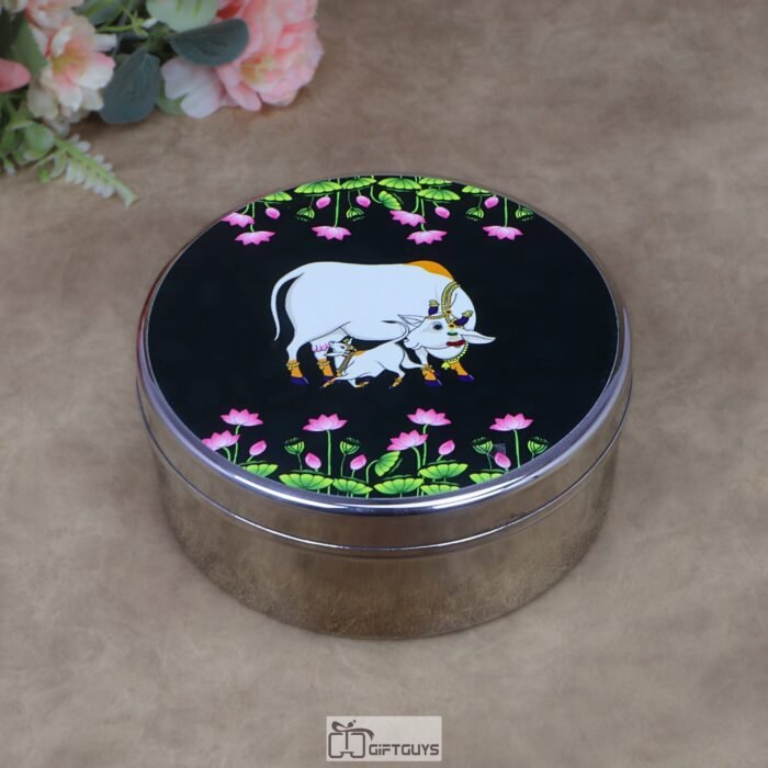 Traditional Kamdhenu Pichwai Print Stainless Steel Round Box – 6.5x2.5 Inch Decorative Sacred Cow Art Gift Box for Sweets, Dry Fruits & Wedding Favors (320g)